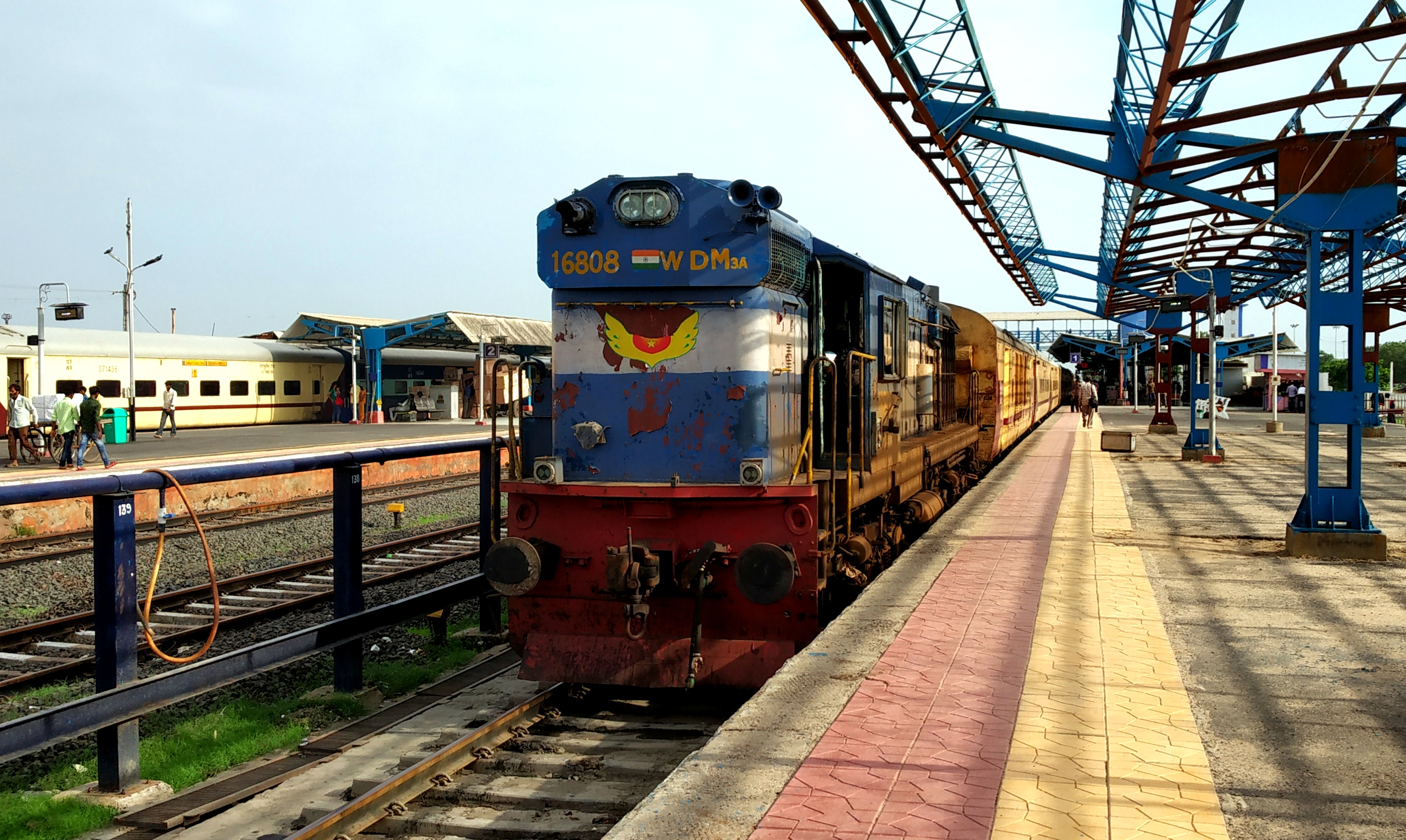 22904 Bhuj - Bandra (T) AC Exp.